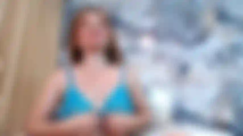 Mi coñito rosa apretado es follado por una polla negra...