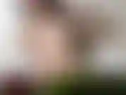 Una mujer sexy en la bañera, esperando compañía.