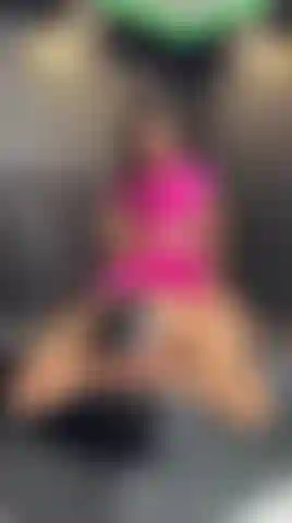 This is wonderful, feeling the touch of this sexy girl's hands on my back, although... what if you try it too? Enjoy this pleasant massage with us!!