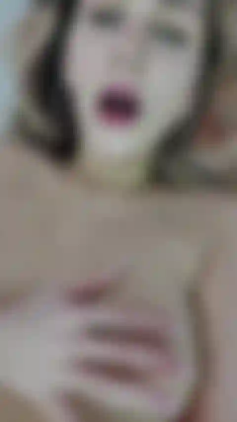 Jugando conmigo misma hasta correrme.