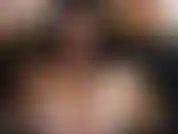 Escupiendo en mis enormes tetas para ti!