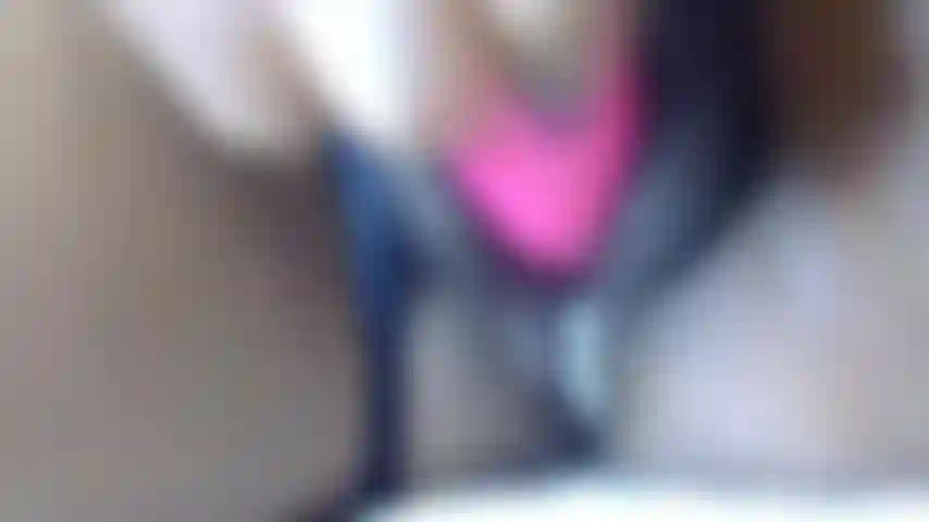 Ordeñando mi coño.