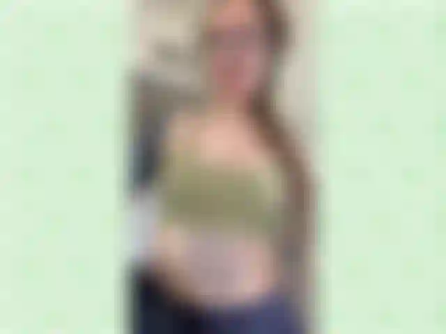 Diosa bostezante y sorbeadora. 8 Min.