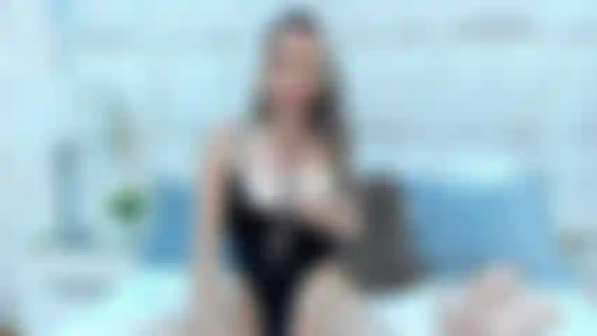 Mamada y cabalgando a la vez... Quiero que me veas follar.