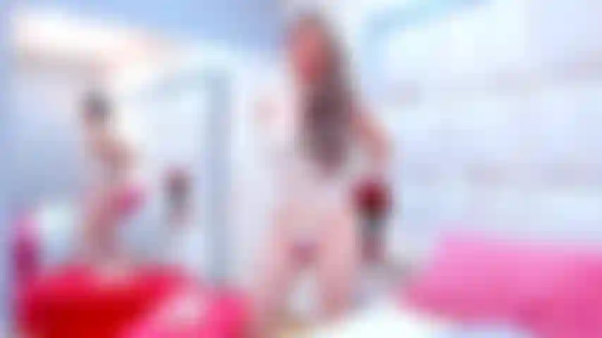 Una cowgirl_y_sus gemidos_striptease sexy.