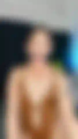 ¡Amórdazame! Seré tu buena chica, tan sumisa.