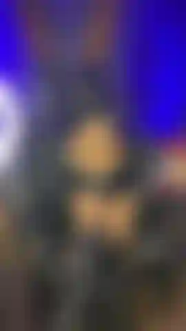 El látex me envuelve como tu sumisión esta noche; no hay escapatoria para ninguno de los dos.