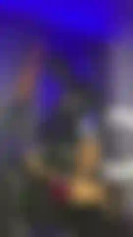 El látex es mi segunda piel, y esta noche seré tu única fantasía permitida.