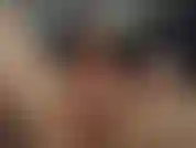 " Rosa en rosa". Juego con un consolador rosa nuevo! Después de un rato, agarro mis nuevas vibraciones de bala, deslizo una en su lugar y pongo la otra en mi clítoris. No puedo dejar de gemir cuando las vibraciones me acercan a correrme!