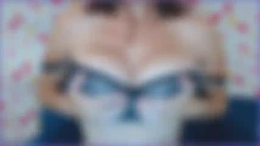 No me veo linda con nada más que un gorro? Mírame correrme duro con mi juguete favorito! No te gustaría estar aquí conmigo?