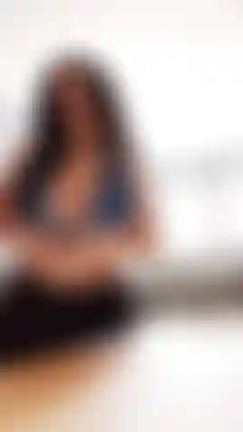 Diversión con las tetas aceitadas en la autocaravana.