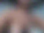 Lamiendo mis pezones y colgando mis grandes y caídas tetas!