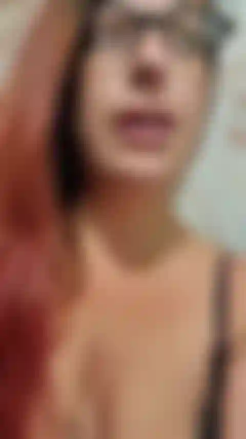 Habían pasado semanas desde que tuve un orgasmo adecuado. Me colo en el baño en medio de la noche con 2 buenos amigos míos de confianza y me corro dos veces. Seguro que también necesito orgasmos! No creerás lo húmedo y jugoso que está mi coño! Audio!