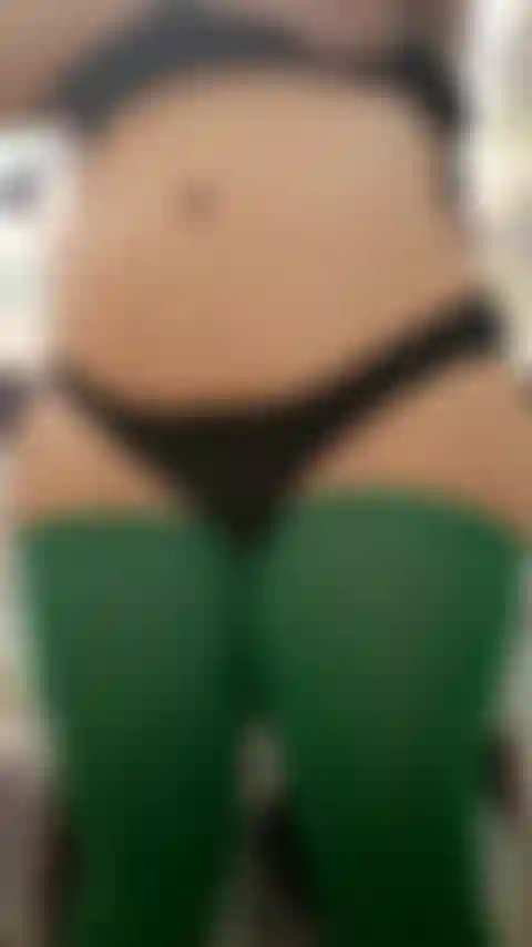 Así que llegué a la conclusión de que al intentar montar un juguete, tanto en la posición delantera como trasera, definitivamente necesitas un consolador más largo. No obstante, fue un intento divertido! Embarazada de semanas montando juguetes - audio.