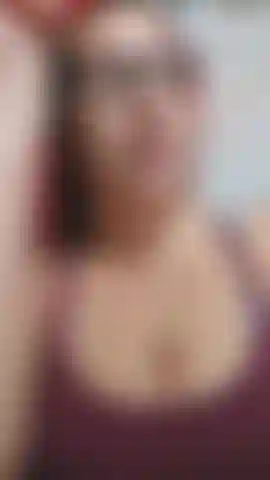 No me había corrido en 9 semanas y ya era hora! Me colo en el baño en medio de la noche y cuelgo mis pesadas tetas en tu cara mientras monto mi vibración y me corro, luego me acuesto y abro las piernas con mi coño muy peludo y me corro de nuevo.