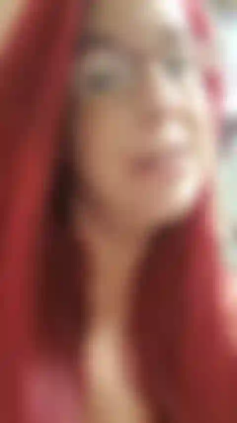 Me estoy probando ropa de antes del embarazo que definitivamente ya no me queda. ¡Se me revientan las tetas, mi culo se traga mis shorts! Presumiendo y meneando/rebotando y sacudiendo mi culo, mis tetas y mi barriga! 38 ¡Semanas embarazada!