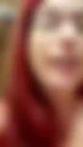 Usando mi nuevo consolador de 10 pulgadas de grosor para follarme el coño y correrme! Tuve que probarlo antes de intentar montarlo, y parece funcionar bastante bien. Mírame tener un gran orgasmo con él! 36 W preggo! Audio!