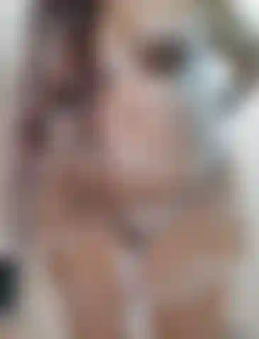 Después de 3 semanas muy ocupadas y de no pasar mucho tiempo sola, ¡tuve que aprovechar el tiempo libre que tenía para correrme! Estaba en la ducha y pensé que era un buen lugar para mojarme y correrme muy fuerte con el cabezal de la ducha. 25 Semanas!