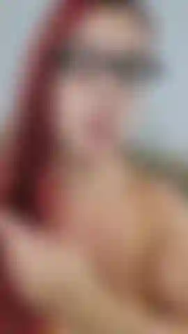 Sentada en mi consolador de 12 pulgadas y montándolo, ¡haciendo que mis tetas de embarazada reboten! Mírame enterrar esta polla monstruosa en mi coño otra vez, esta vez con mis tetas rebotando. ¡Incluso me hizo correrme dos veces! 16 Semanas de embarazo!