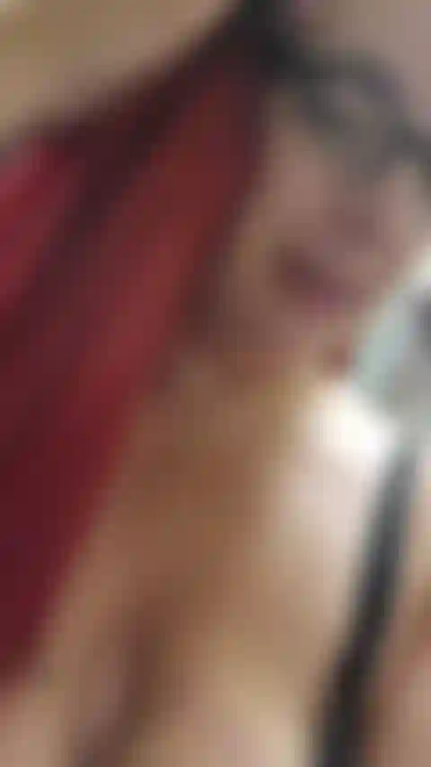 Una costumbre que hice para alguien llamado perico. Quería que mi nombre estuviera escrito en mi pecho, no es visible en todo el video, pero si quieres verme follarme el coño con los dedos mientras chorrea leche, ¡disfrutarás de este video! Audio! Mucha leche!