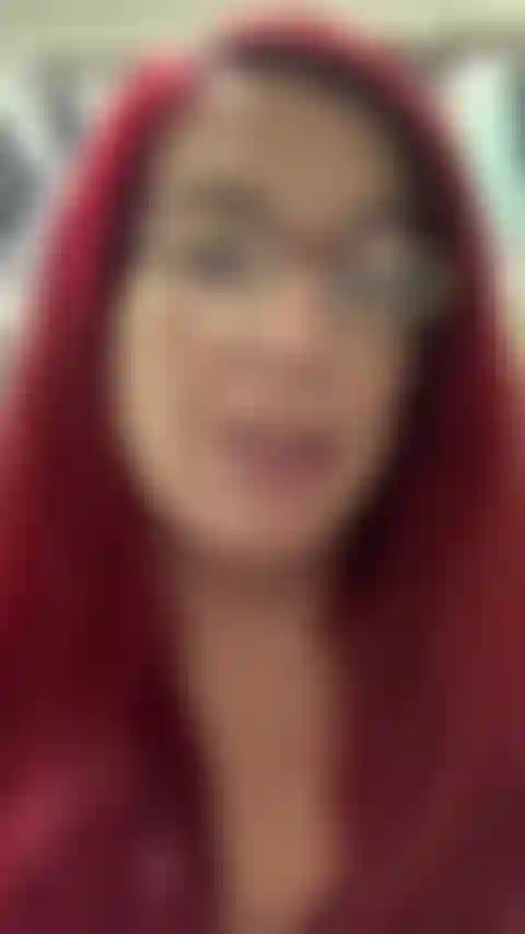 26 Semanas de embarazo: lamer/olfatear mi tamaño sucio de 12 pies, luego lamer y oler mi culo sucio, primeros planos del culo. Escupo en mis tetas/vientre y luego termino en perrito con mis pies/culo diciéndote que te corras! Audio!