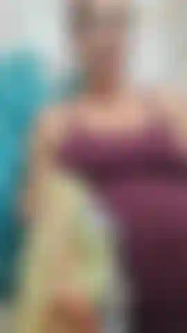 Pruébate panty! Mírame probarme y mostrar mi cuerpo de embarazada con curvas con muchos pares diferentes de bragas mientras estoy muy embarazada. Bragas con espalda completa que solía usar antes del embarazo, bragas de maternidad de corte bajo y bragas de maternidad de cintura alta. 39 Semanas.