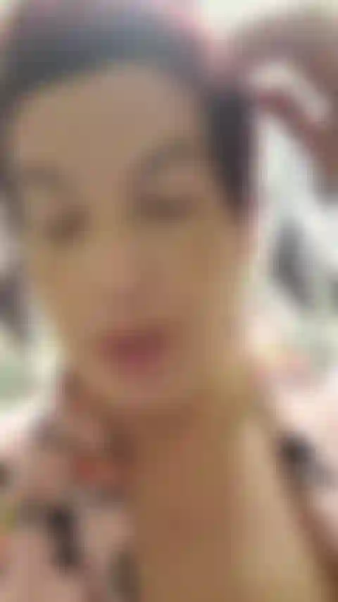 Me desnudo y presumo mi cuerpo posparto por primera vez, ¡incluso mostrando lo peludo que está mi coño y chorreando un poco de leche! - ¡ Audio!