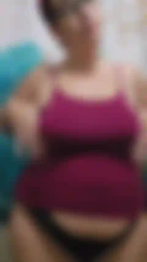 Muestro mis enormes tetas posparto, luego me acuesto y hago que te subas encima de mí y me folles en un estilo misionero pov para que puedas ver mis enormes tetas rebotar como si me estuvieras follando y hablando de ¡me estás impregnando de nuevo!