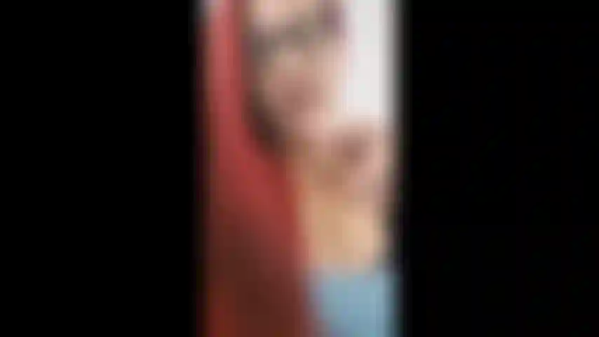 ¡Mira cómo me estiro el coño con la colosal polla de 30 cm de adam por primera vez desde que di a luz y me corro muy fuerte! ¡También presumo y comparo a adam con mi nuevo consolador de 33 cm!