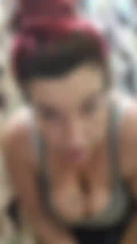 2 De mis cosas favoritas para hacer en un mismo video! Chupo mis pezones lechosos y saco leche, luego dejo que todo corra sobre mis enormes tetas lactantes, luego hago garganta profunda y me atraganto con mi consolador y me hago un enorme desastre de saliva lechosa. - ¡ Audio!