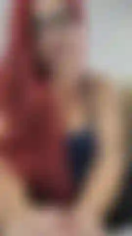 Mi ombligo profundo merece ser adorado al igual que mi vientre de embarazada. Te digo todas las cosas que quiero que hagas con mi ombligo mientras te muestro algunas vistas de primer plano realmente agradables con estímulo de semen al final. 35 Semanas de embarazo.