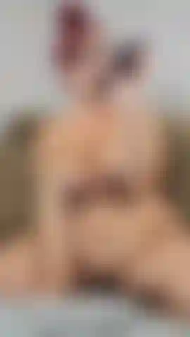 Mírame hacer rebotar mis tetas caídas de embarazada mientras monto mi consolador negro de 9 pulgadas. Luego me follo a lo perrito antes de darme la vuelta y follarme mientras te hablo sucio y te digo que quiero que llenes mi coño con una carga enorme. 20 Semanas!