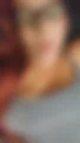 Punto de vista tuyo follándome como misionero mientras te hablo sucio y te digo lo mucho que no puedo esperar para sentir que me llenas por dentro y ayudas a inducir mi parto para que puedas dejarme embarazada de nuevo. ¡Muchos primeros planos de rostros, conversaciones sucias y rebotes de tetas! 39 Semanas.