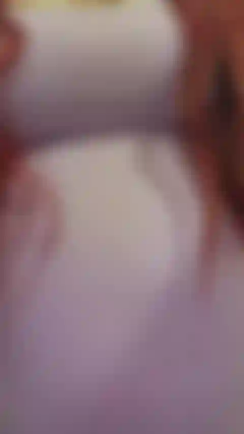 Algo divertido con leche! Chorreando leche y viendo si puedo golpearme la cara y meterla en mi boca, ¿puedo? Tal vez deberías mirar y ver :) - ¡audio!