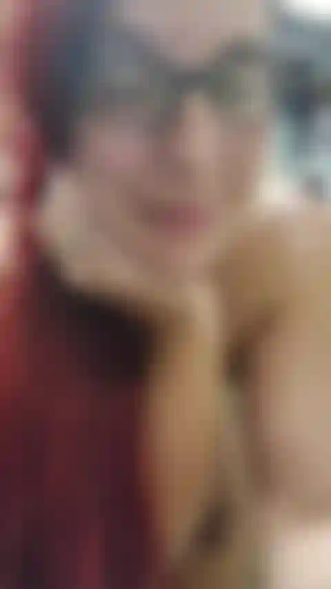 Exprimiendo y drenando mis tetas con la mano y chorreando toneladas de leche! Incluso arrojo y rocío tanta leche que fuerzo una bajada y un goteo automático y la leche comienza a salir de mis tetas por sí sola! Audio!