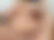 Vista de cuerpo completo colgando mis grandes tetas lechosas y chorreando leche y también exhibiendo en estilo perrito mostrando mis tetas colgando también. :).