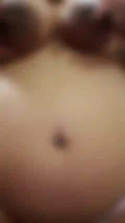 Montones de arcadas y vistas de cerca de mi boca siendo una chica sucia, ¡una de mis cosas favoritas para hacer! Si amas a las chicas desordenadas y escupen, ¡este video es para ti! 28 Semanas de embarazo - audio!