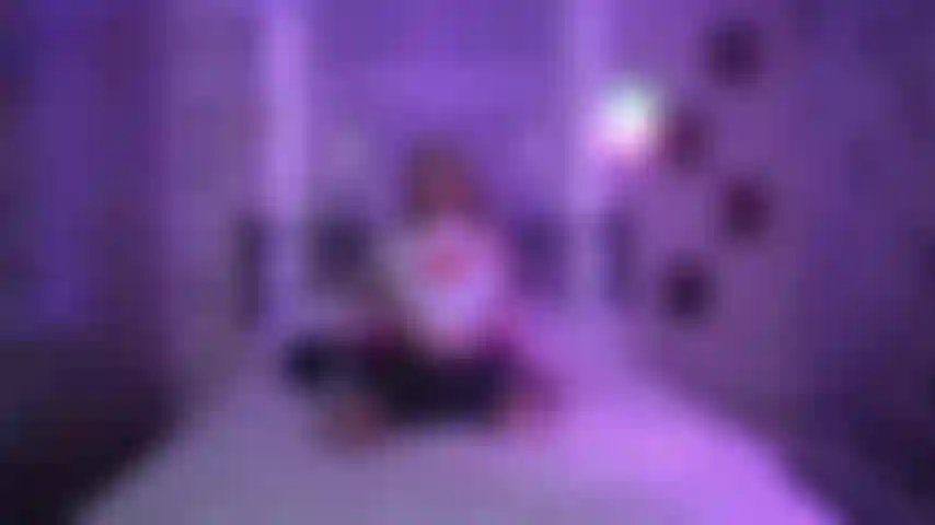 ¡Strip tease joi con estímulo de semen / cuenta regresiva! ( Con la pierna ligeramente abierta).