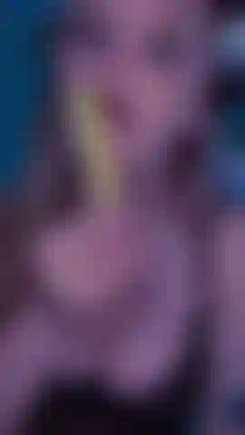 Mírame chupar y lamer un helado en orejas de gato!