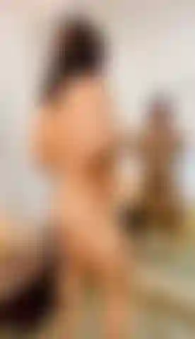 Would you like to see how I put oil all over my body?