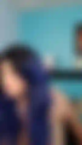 Eructa y en topless.