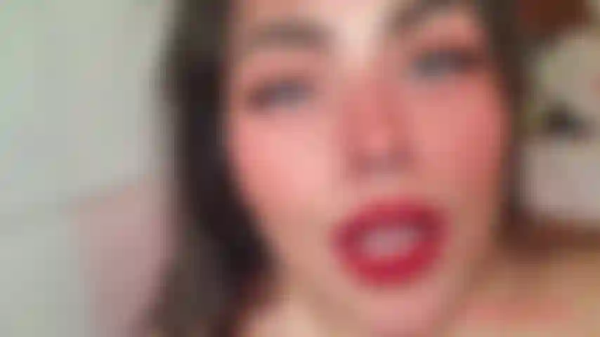 Adoración de coño peludo en primer plano.