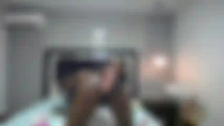 Follándome con mi consolador más grande.