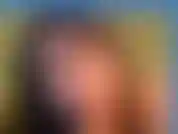 Me encanta jugar con mis tetas y chupártelas.
