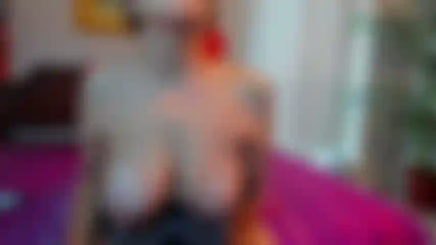 A josh le encanta correrse en mis tetas.