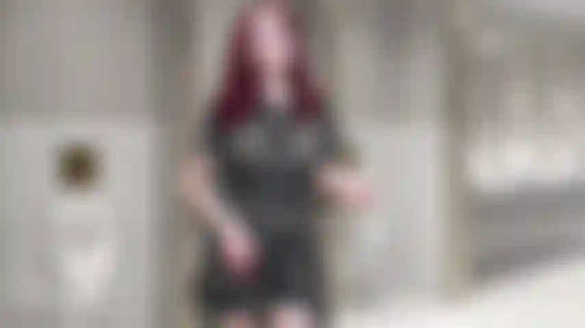 Bla@ckmailed en el baño.