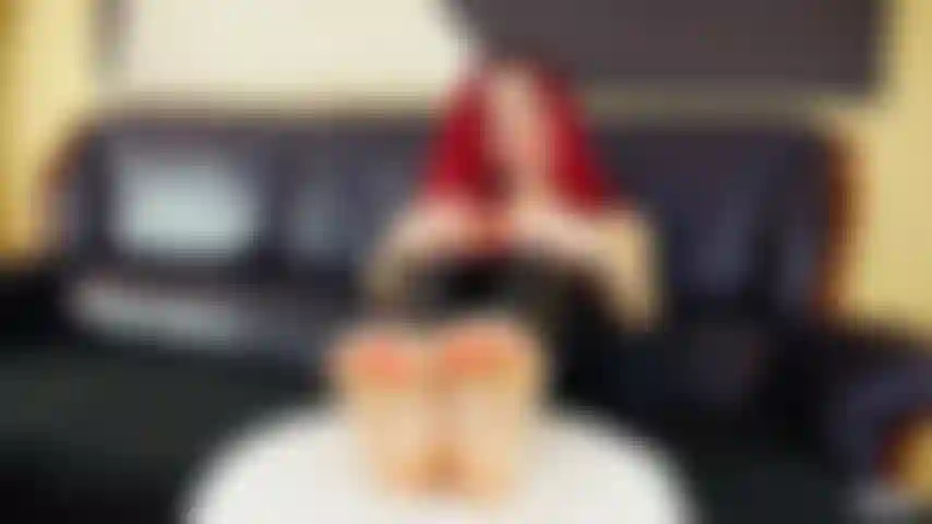 Tu mundo gira alrededor de mis pies.