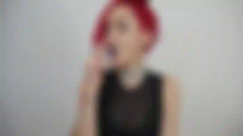 Labios azules, bolas azules.