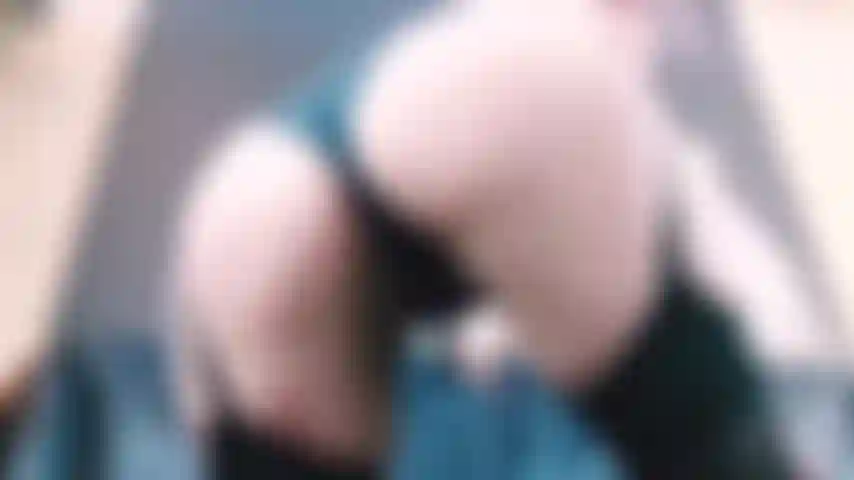 Rinde tus homenajes a mi culo.