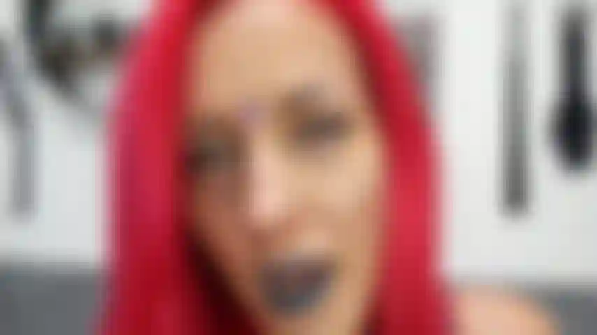 Enganchada a mi saliva.